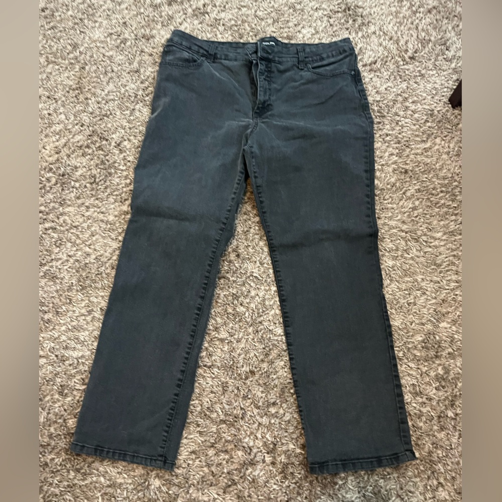 Classic Black Straight Leg 18 Short Jeans for Women